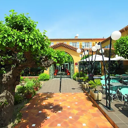 Logis Le Provencal Hotel