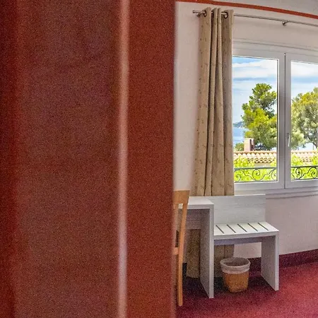 Logis Le Provencal Hotel